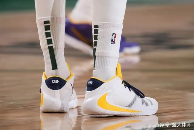 小卡伤退快船负森林狼 利拉德12中2雄鹿负国王